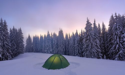 雪中キャンプで冬を満喫！おすすめテント5選＆キャンプ場4選｜必要な道具や注意点も紹介